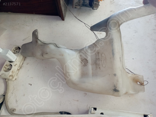 Ford Fiesta cam su bidonu