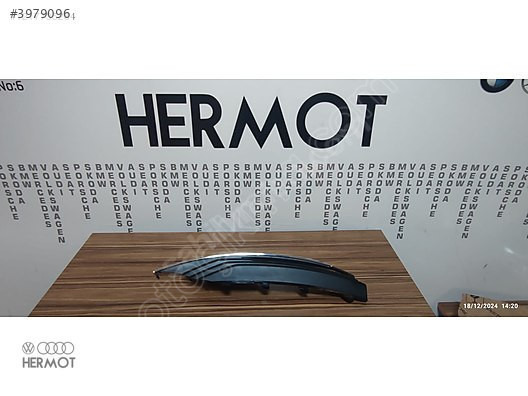 8V5807681A9B9 ÖN SOL SİS IZGARASI KROMLU AUDI (SIFIR ORJİNAL)