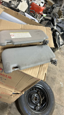 2009 TOYOTA YARİS ÇIKMA ORJİNAL HATASIZ GÜNEŞLİKLER