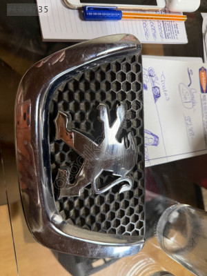 Peugeot 307 makyajlı kasa panjur arması