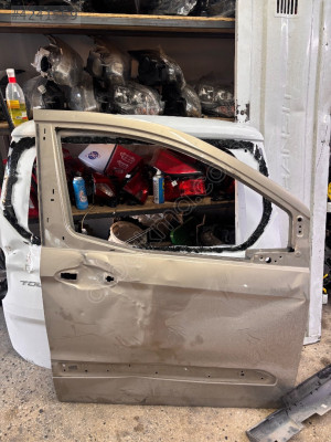 Courier sağ ön kapı