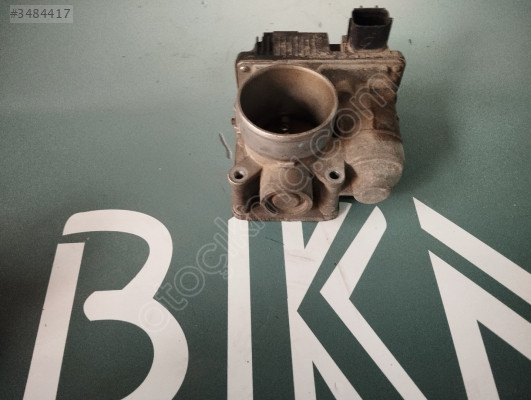 Nissan Almera Gaz kelebeği