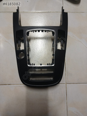 8K0864261 Orta Konsol A4