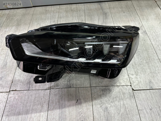 Peugeot 3008 ön sağ dol far ful let en son kasa