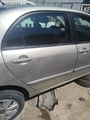 TOYOTA COROLLA SAĞ ARKA KAPI