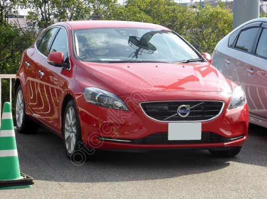 VOLVO V40 FAR CAMI SAĞ-SOL / MERCEKLİ MODEL / 2012-17
