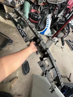 Jeep renegade çıkma ön tampon orta ızgara