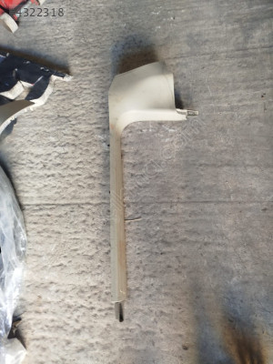 Audi A6 iç marşpiyel plastiği sag