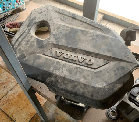 Volvo S60 Motor Kapağı