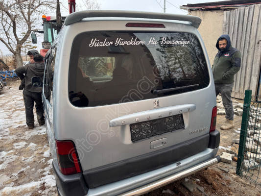Peugeot partner arka bagaj kapağı