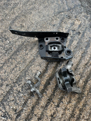 CONNECT MOTOR KULAKLARI TAKOZ (ORJİNAL FORD)