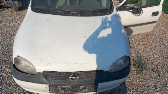 Opel Combo ön kaput