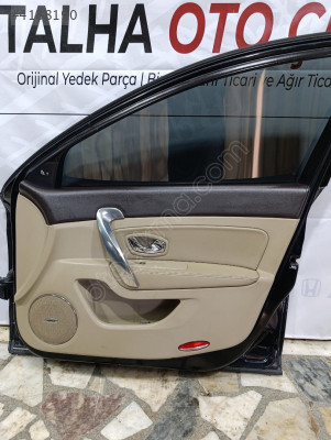 Renault Latitude Sağ Ön Kapı Döşemesi