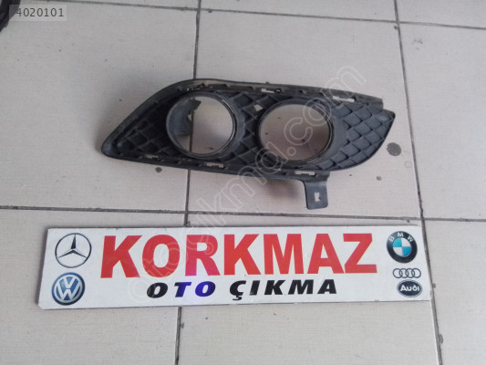 MERCEDES B KASA W246 SAĞ SİS FARI ÇERÇEVESİ