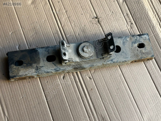 VW AMAROK 10-22 ŞANZUMAN TRAVERSİ TAKOZU 2H0802721 2H0399151E