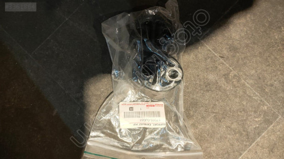 TOYOTA AURİS 2013 2018 EKSOZ TAKOZU SIFIR ORJİNAL