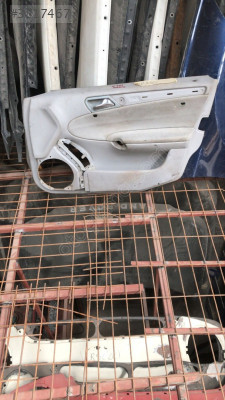 Mercedes W 203 kasa ön sağ kapı döşemesi