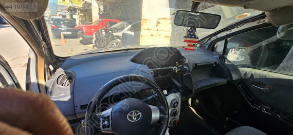 Toyota Yaris göğüslük