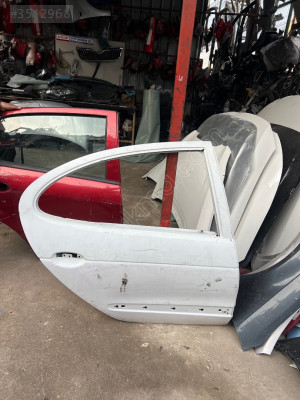 Renault megane 1 çıkma arka sağ kapı
