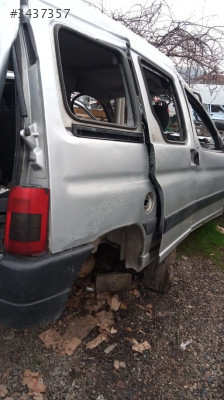 Partner,Berlingo sağ arka çamurluk kesme yedek parça