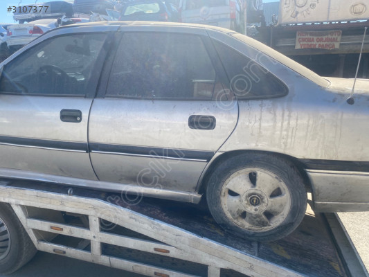 Opel Vectra Gt sol arka kapı