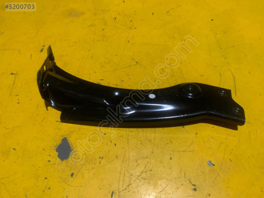 SKODA SÜPERB MK3 ÖN SAĞ ÇAMURLUK TUTUCU 3V0821142A