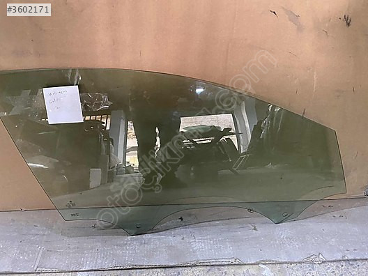 VW GOLF 7 ÖN KAPI CAMI ORJİNAL ÇIKMA TEMİZ