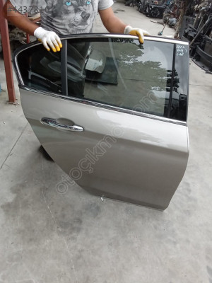 fiat egea 2018 çıkma orjinal sağ arka kapı (son fiyat)