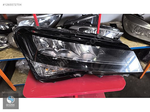 Skoda SuperB sağ far orjinal çıkma