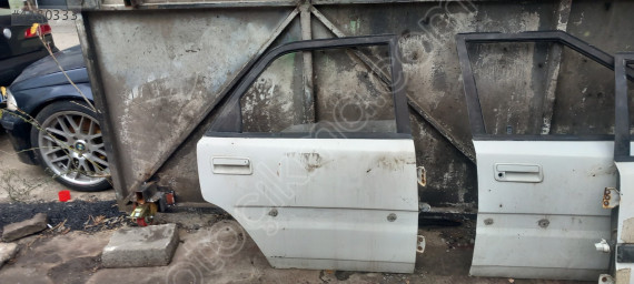Mazda 323 hatcback sağ arka kapı