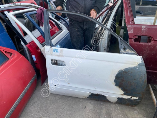 TOYOTA CARİNA SAĞ ÖN KAPI 1993-1998 MODEL