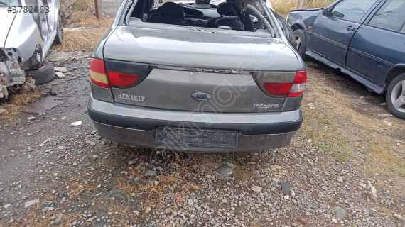 Megane 1 bagaj kapagi yedek parça