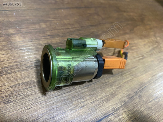 FORD FOCUS 1 ÇAKMAK YUVASI ÇIKMA ORJİNAL