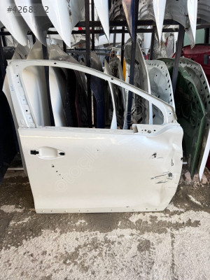 Peugoet 208 sağ ön kapı