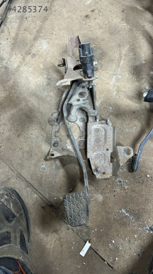 FORD FİESTA ÇIKMA ORJİNAL DEBRİYAJ PEDALI YEDEK