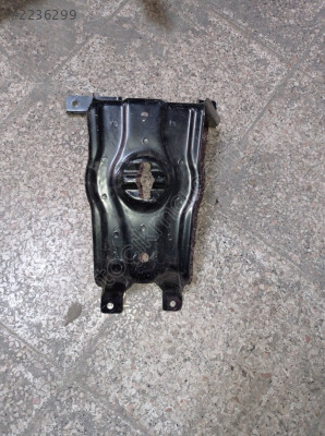 8W0802715 16-19 A4 ORJ. ÇIKMA BAĞAJ STEPNE TUTUCU BRAKETİ