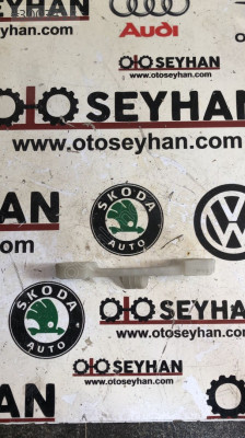 1K0858685B Volkswagen Golf 6 tavan tutamağı braketi