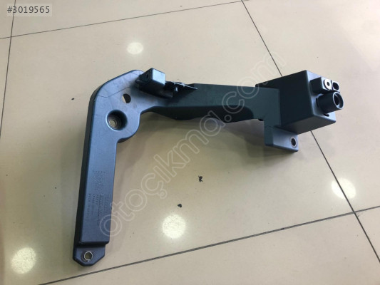 VOLVO XC40 SAĞ ÖN ÇAMURLUK BRAKETİ 32234762