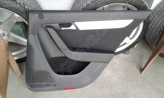 VOLKSWAGEN PASSAT B7 SAĞ ARKA KAPI DÖŞEMESİ DOLU SÖKME 3AE867212