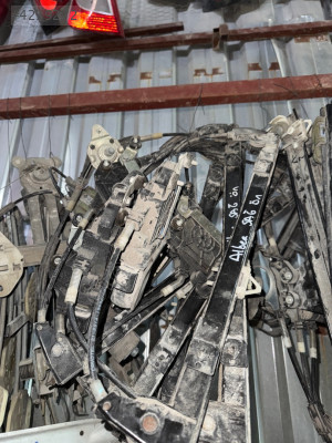 Fiat Albea sağ ön cam krikosu