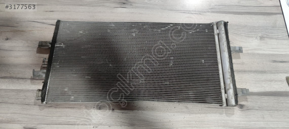 9271205 ÇIKMA BMW 1 SERİSİ F40 KLİMA RADYATÖRÜ