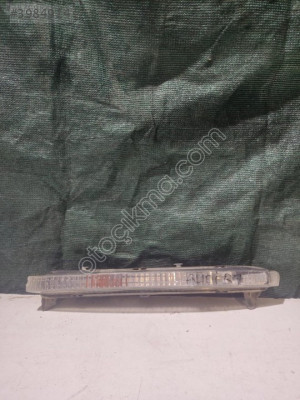 AUDİ Q7 2006-14 SOL ÖN TAMPON SİNYAL LAMBASI ÇIKMA 4L0953041