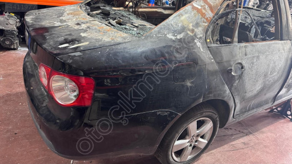 VOLKSWAGEN JETTA BAGAJ KAPAĞI 2012 DOLU