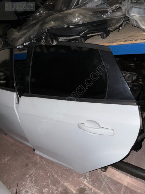 Ford Focus 3.5 sol arka kapı dolu çıkma orijinal