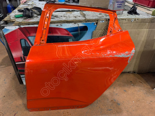 RENAULT CLİO 5 SOL ARKA KAPI TURUNCU ÇIKMA ORJİNAL 821017920R