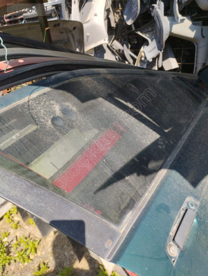 BMW E36 sağ ön kapı camı
