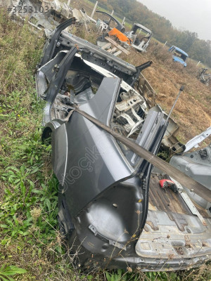 Kia Sorento sol arka çamurluk