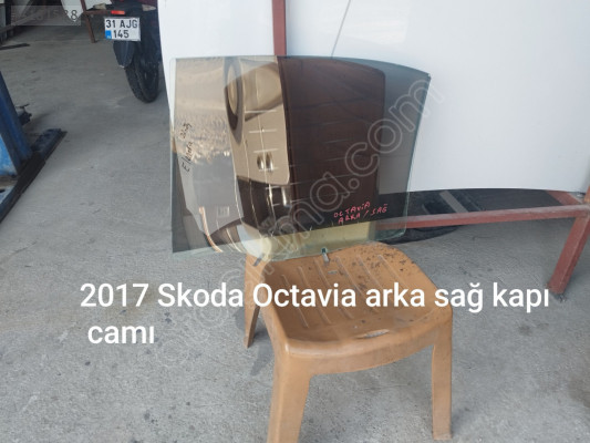 Skoda Octavia çıkma arka sağ kapı camı