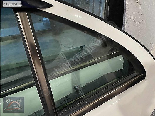 MERCEDES W203 C-SERİSİ ORJİNAL KELEBEK CAMLARI BULUNUR SAĞ-SOL