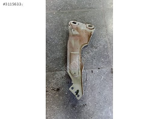 Renault scenic2 göğüslük demiri saç bağlantı ayağı 1.000 TL
